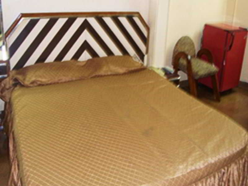 Grant Hotel Мумбай Екстериор снимка