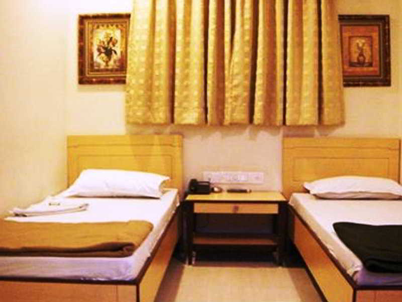 Grant Hotel Мумбай Екстериор снимка